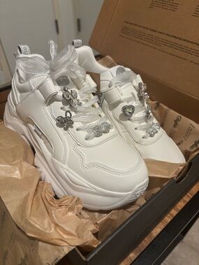 Buffalo London Bliss Ice Glam Platform Sneakers size US9/EU40